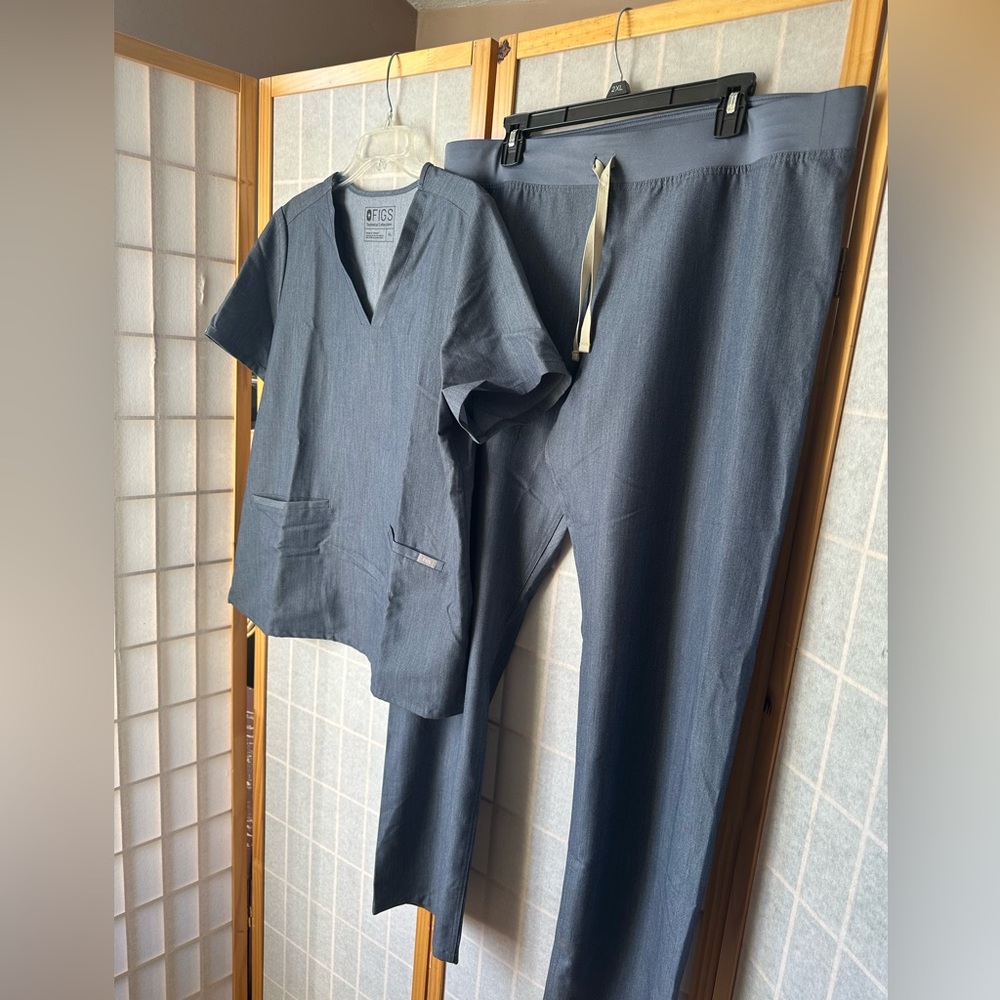 Figs scrub set